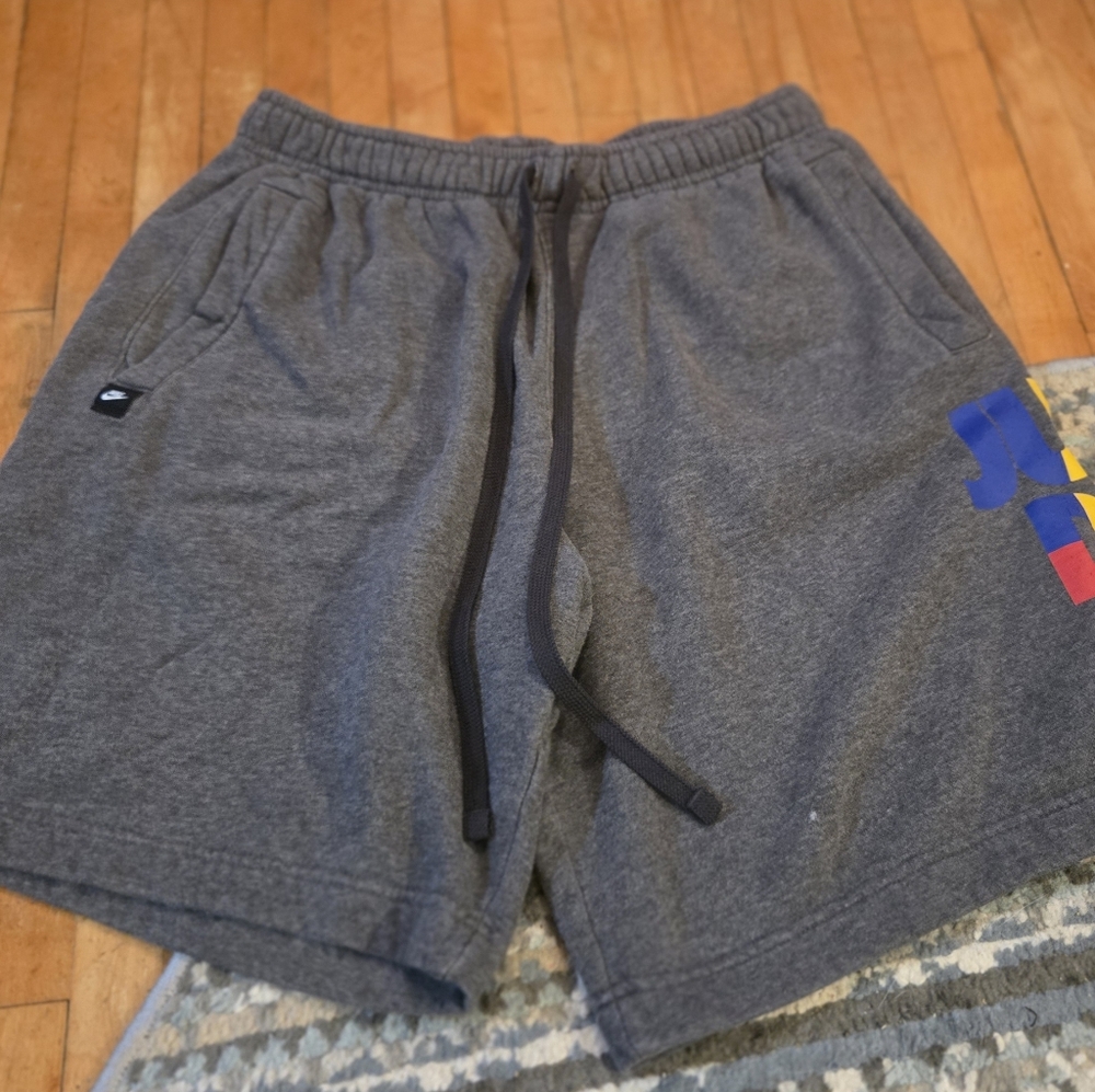 Nike Men's Gray Shorts with Multicolor Design Size Small EUC